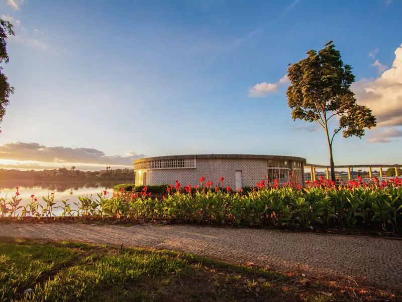 Lagoa da Pampulha em Belo Horizonte — terapia de casal em BH