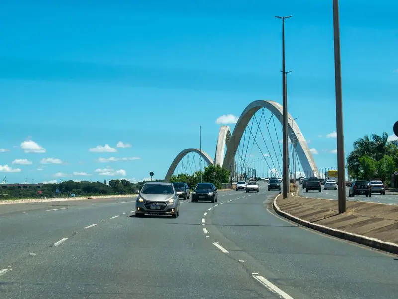 Ponte Juscelino Kubitschek em Brasília — terapia de casal no DF